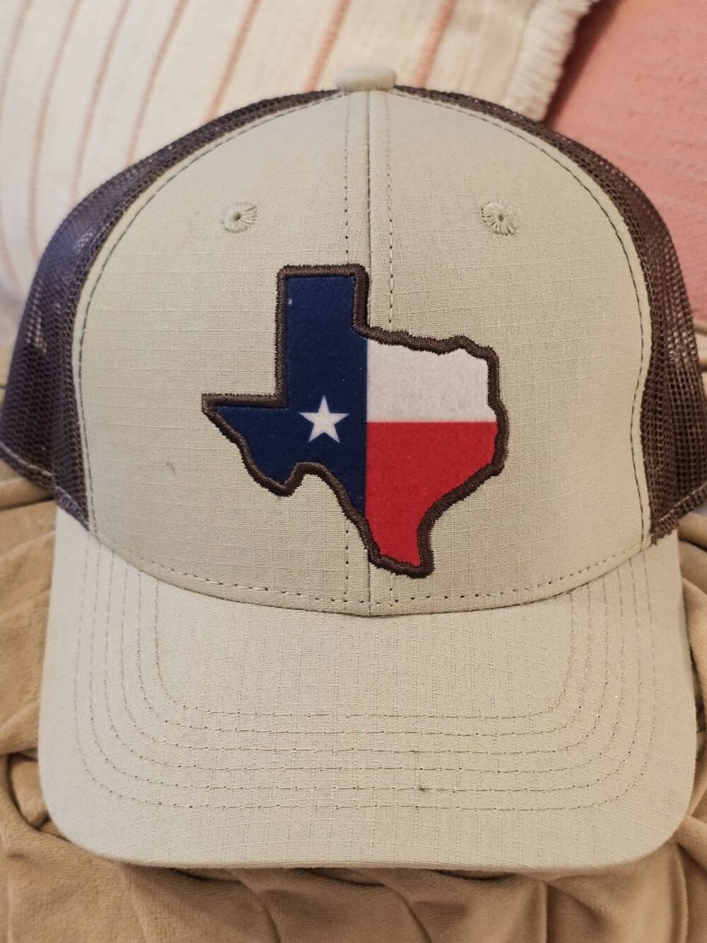 Texas State Flag Outline Embroidered Patch Trucker Hat Khaki Brown Snapback Cap